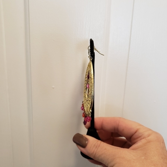 EUC Fashion Jewelry Dangle Goldtone & Beaded Earring Set - Picture 2 of 5